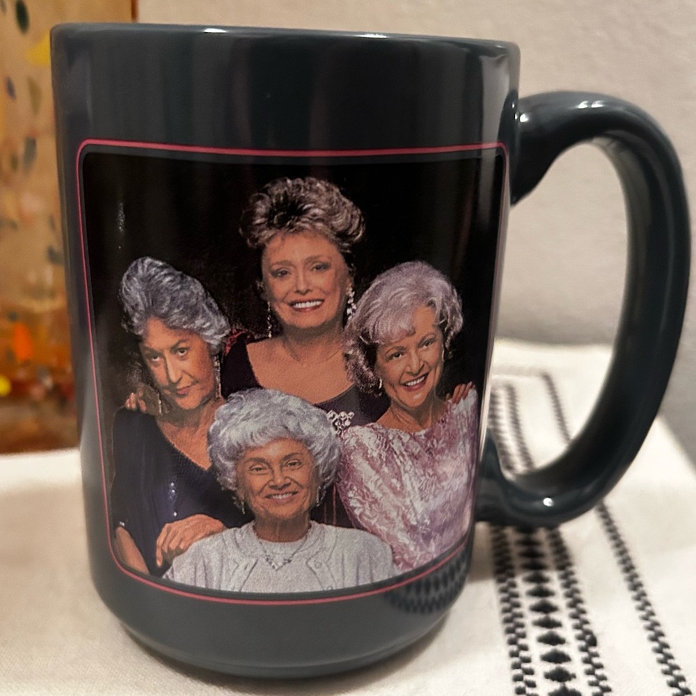 Zak! Golden Girls “Keep Calm and Eat Cheesecake” 15oz coffee mug.